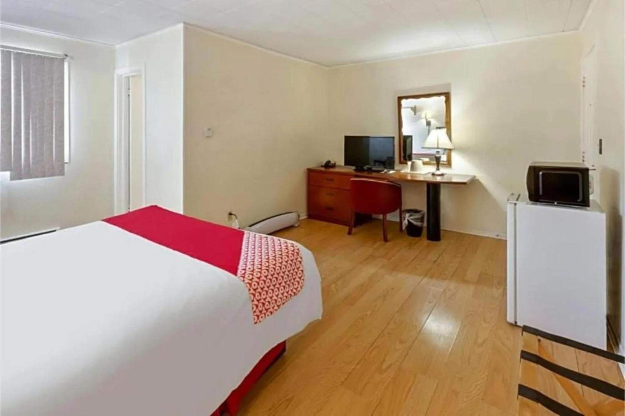 Buena Vista Inn Motel Delhi Zewnętrze zdjęcie