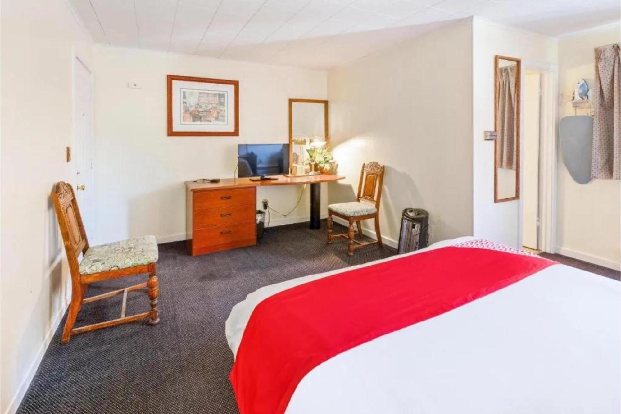 Buena Vista Inn Motel Delhi Zewnętrze zdjęcie