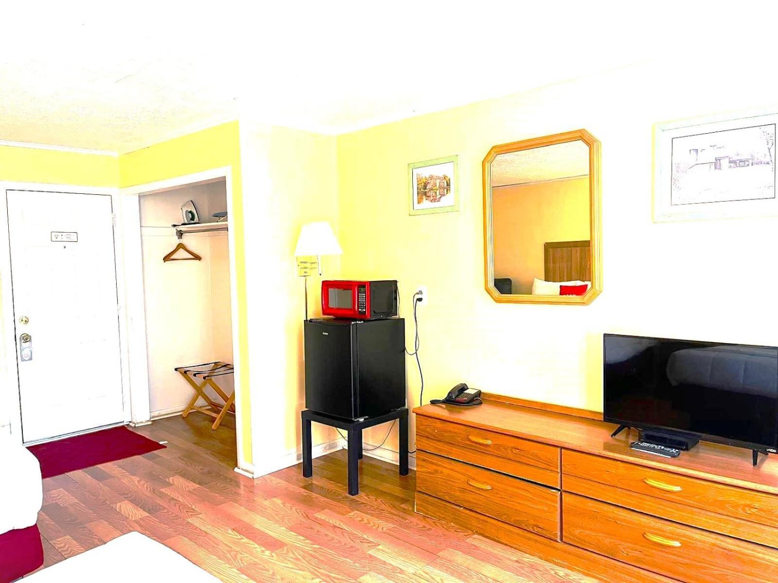 Buena Vista Inn Motel Delhi Zewnętrze zdjęcie